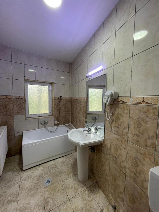 Hostel Tripoli Palace Bukarest Kültér fotó