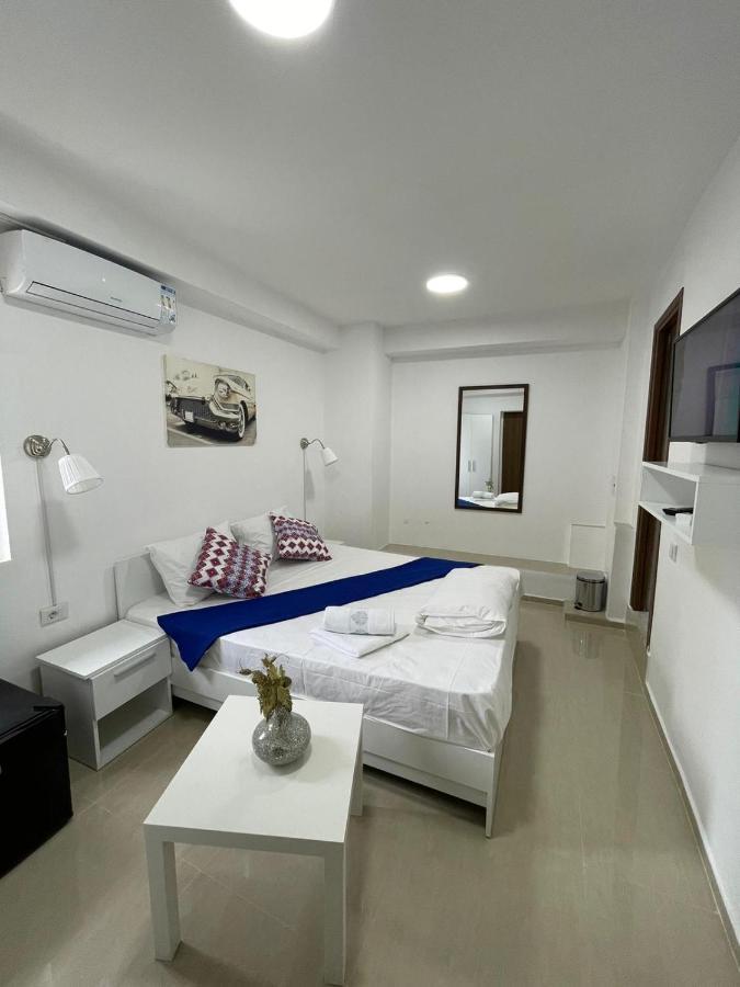 Hostel Tripoli Palace Bukarest Kültér fotó